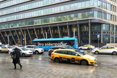 Электробус - &quot;чистый&quot; вид общественного транспорта по уровню выбросов - очень популярен в столице. Фото: Виктор Авдеев 