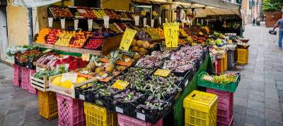 Свежий рынок фруктов в Венеции. Фото: Эрик Ганз 
