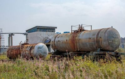 Всего на территории бывшего предприятия находилось около 34 тыс. литров токсичных отходов. Фото: Алексей Кушниренко/ТАСС