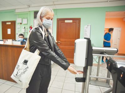 90% опрошенных стали чаще мыть руки. Фото: АГН «Москва»