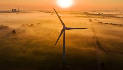 Ветряная электростанция в Зенде, Германия. Фото: EPA/JULIAN STRATENSCHULTE