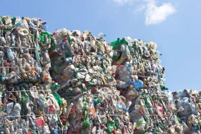 Ученые разработали процесс переработки полиэтиленовых отходов в компоненты для топлива при сравнительно низких температурах