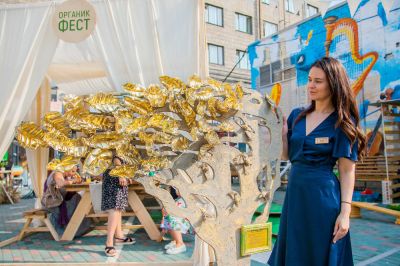 На экофоруме "Органик фест" в Новосибирске участники представили инсталляцию из пластиковых отходов. Фото: Татьяна Кравченко