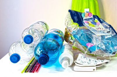 Самая популярная эко-привычка - сортировка и утилизация мусора.