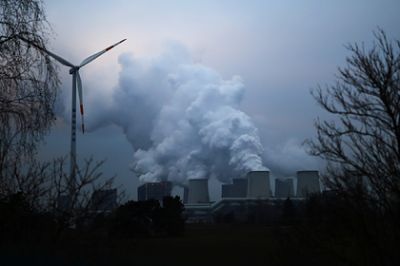 Выбросы углекислого газа в Германии сильно выросли впервые за двадцать лет. Фото: Hannibal Hanschke / Кeuters