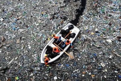 Исследование показывает, что на 2018 год в пятне скопилось уже около 352 миллионов тонн мусора.