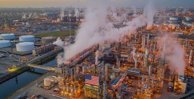Нефтеперерабатывающий завод в Карсоне, Калифорния, США. Фото: David McNew/Getty Images.