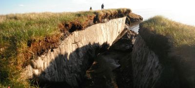 Вечная мерзлота – это грунт под поверхностью Земли, который непрерывно промерзает в течение сотен или тысяч лет. На фото: Аляска. Фото: USGS.