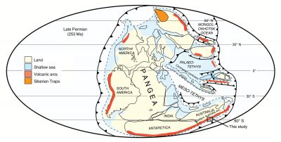 Расположение блоков континентальной коры, собранных в суперконтинент Пангея, и окружающих их океанов в конце пермского периода.