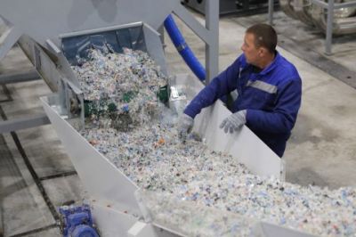 Бизнесу выгодно строить заводы, если на сортировку в год поступает не менее 200 тысяч тонн отходов. Фото: Антон Вергун/ТАСС.