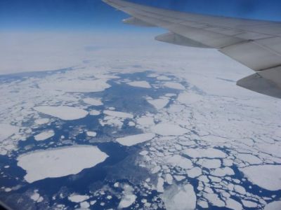 Ежегодное распыление аэрозолей на высотах свыше 13 километров выше 60-й широты позволит понизить среднюю температуру полярных регионов на два градуса. Фото: denisbin/Flickr.com.