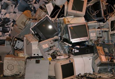 Так называемый «электронный мусор» состоит из различных компонентов бытовой техники и электронных устройств.