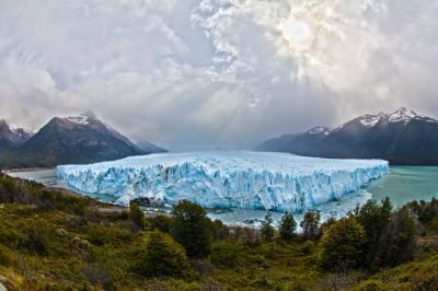 Еще одним мифом климатической повестки эколог считает утверждение о стремительном таянии ледников.