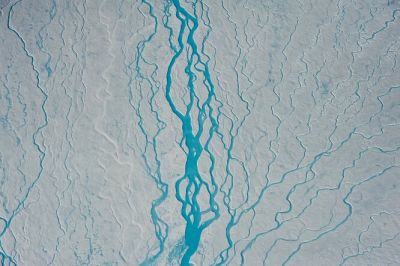 Талые реки в Гренландии. Фото: Alfred-Wegener-Institut / S. Kipfstuhl.
