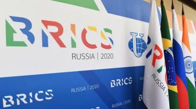 Баннер с символикой БРИКС. Архивное фото: brics-russia2020.ru.