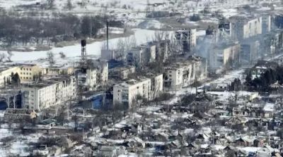 Дым на месте боев в Артемовске. Архивное фото AP Photo.