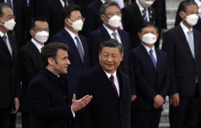 Президент Франции Эмманюэль Макрон и председатель КНР Си Цзиньпин. Фото: EPA-EFE/ Ng Han Guan/ POOL.