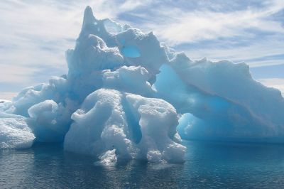 Исследователи впервые обнаружили свидетельства древних оползней у берегов Антарктиды в 2017 году в восточной части моря Росса.