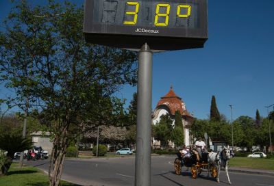 Даже в апреле датчики европейских термометров достигали небывалых отметок. Фото: Jorge Guerrero.