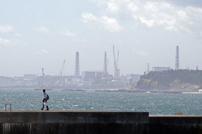 Вид на АЭС "Фукусима-1", которая начала сброс воды в Тихий океан. Фото: EPA-EFE/FRANCK ROBICHON.