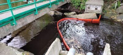 В пресс-службе регионального министерства природных ресурсов и экологии сообщили, что боновые заграждения сняты. Фото: читатели «Столицы на Онего». 