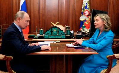 Владимир Путин и Светлана Радионова во время встречи в Кремле. Фото: kremlin.ru.