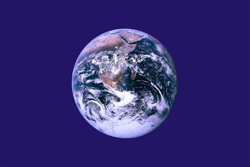 Неофициальный флаг Земли. На нём изображена фотография «The Blue Marble» на синем фоне.