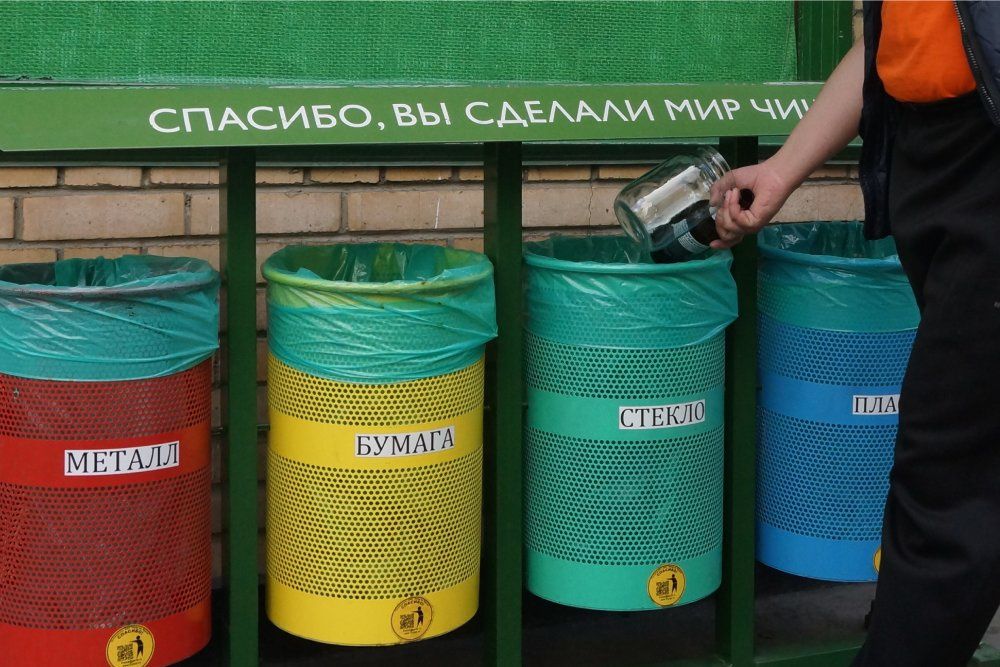 Раздельный сбор отходов постепенно становится все более привычным для россиян. Фото: Аркадий Колыбалов.
