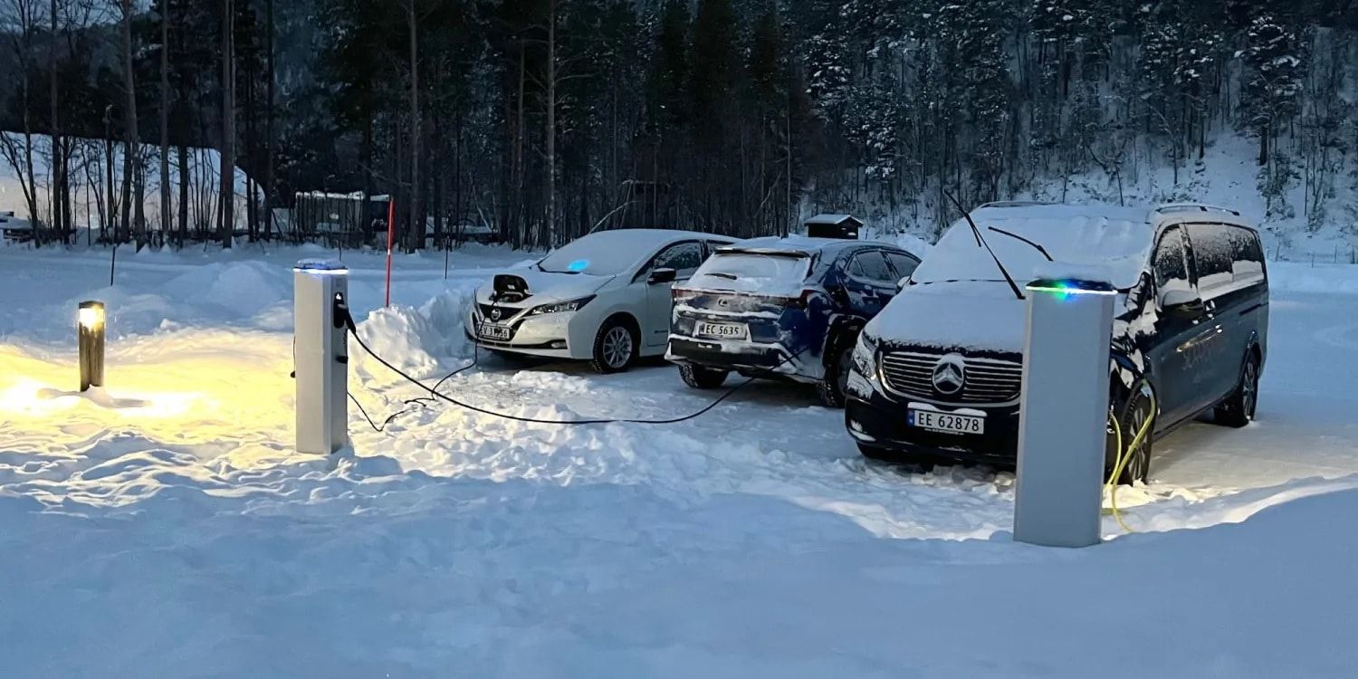 Электромобили на зарядной станции в Норвегии. Фото: AFP.