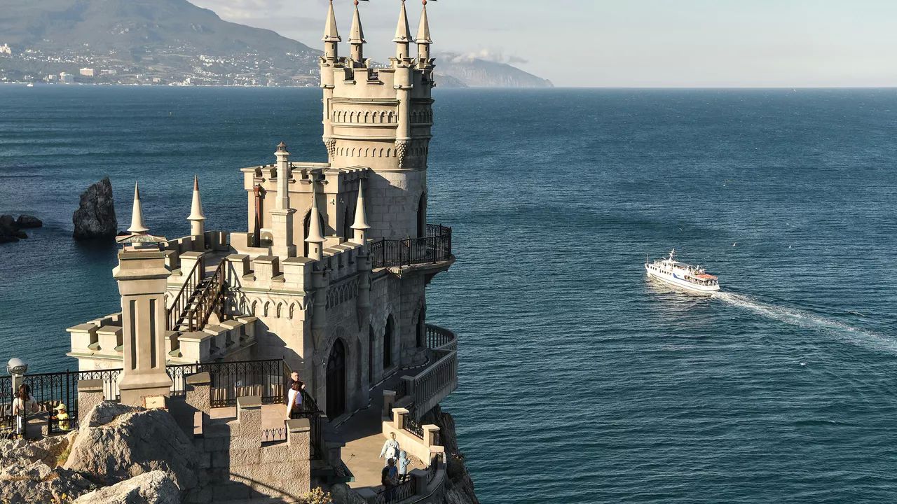 Замок "Ласточкино гнездо" в поселке Гаспра в Крыму. Архивное фото РИА Новости / Константин Михальчевский