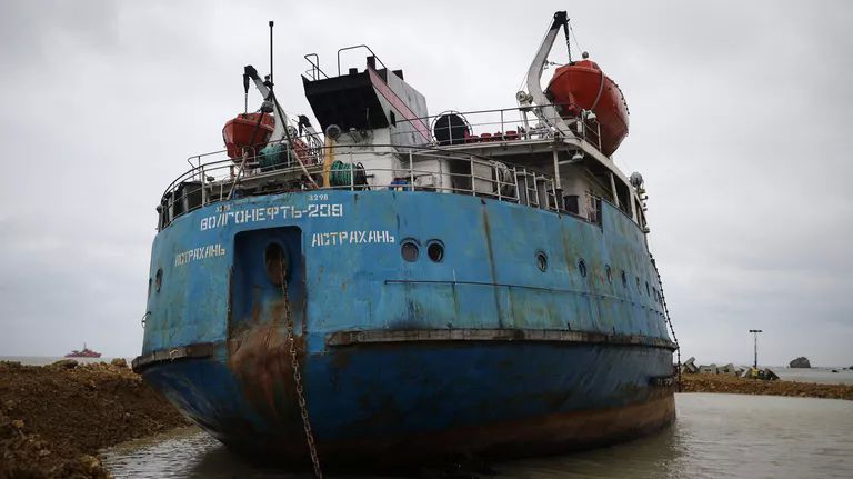 Танкер «Волгонефть-239», потерпевший крушение в районе Керченского пролива. Фото: РИА Новости / Виталий Тимкив