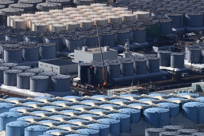 Демонтаж резервуаров для хранения воды на атомной электростанции «Фукусима-1». Архивное фото: Asahi Shimbun