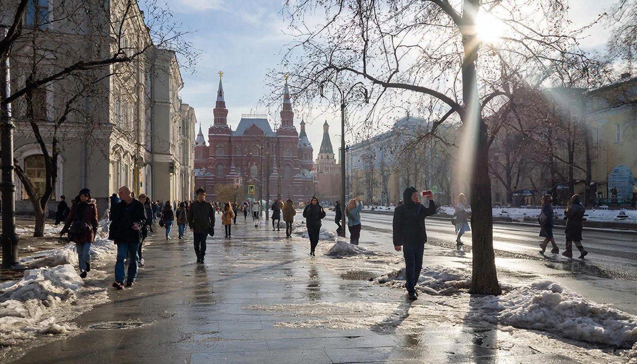 Устойчивое тепло в столице ожидается в конце марта, а сильных морозов уже не предвидится. Иллюстрация: ECOportal.su / ИИ