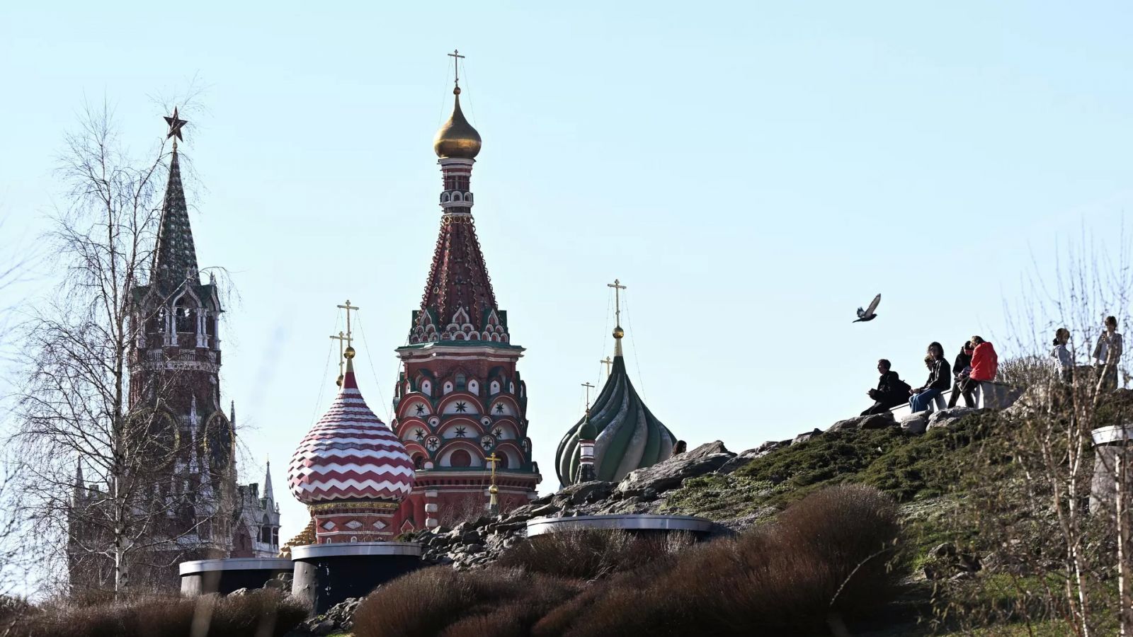 Посетители в парке "Зарядье" в Москве. Архивное фото: РИА Новости / Кристина Соловьёва