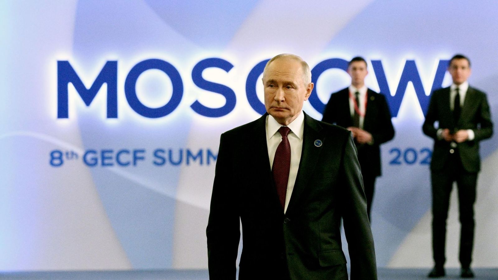 Президент России Владимир Путин на церемонии официальной встречи глав делегаций – участников восьмого саммит ФСЭГ. Фото: РИА Новости / Фотохост-агентство саммита ФСЭГ