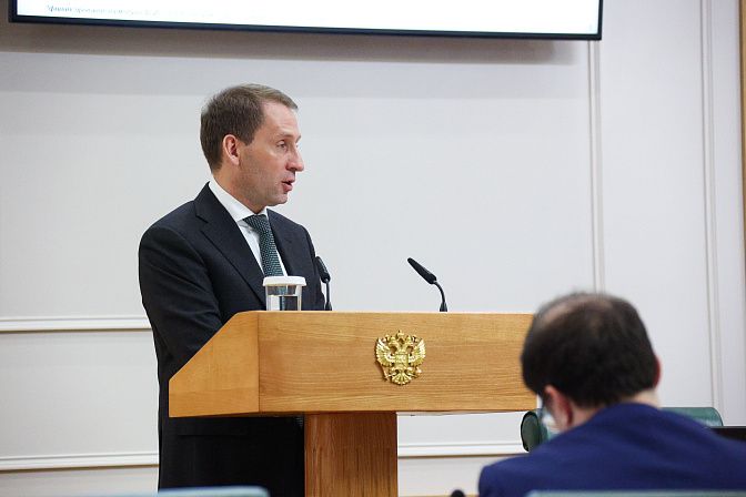 Александр Козлов выступил на заседании президиума Совета законодателей РФ. Фото: Парламентский фотоархив/ Пресс-служба СФ