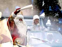 Дед Мороз и Снегурочка в центре Москвы. Фото: reuters