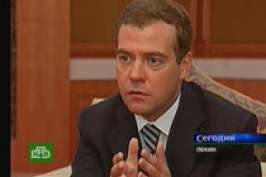 Медведев пообещал штрафовать врачей за хамство
