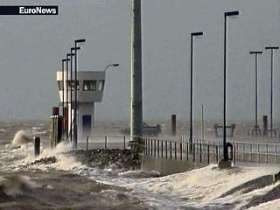Великобритания готовится к самому крупному за все последние 10 лет урагану. Фото: Euronews