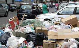На улицах Афин из-за забастовки мусорщиков скопились тонны отходов. Фото: РИА Новости