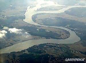 Поворот крупных рек может выйти боком. Фото: Greenpeace