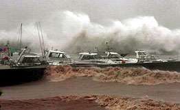 Тайфун &quot;Фэншэнь&quot; стал причиной гибели девяти человек в Китае. Фото: РИА Новости