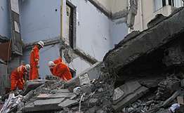 Новое землетрясение в Китае разрушило почти 3 тысячи домов. Фото: РИА Новости