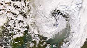 Тропические циклоны помогают океану собирать и удерживать углекислоту. Фото: nimbus.elte.hu