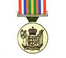Представители новозеландского Гринпис получили от правительства этой страны медаль, которая вручалась всего трижды в истории Новой Зеландии. Фото: Greenpeace