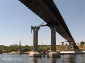 Строительство моста через Волгу в Волгограде. Фото: http://www.riverfleet.ru