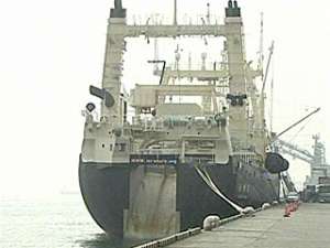 Японское китобойное судно подверглось атаке американских радикальных защитников природы. Фото: Вести.Ru
