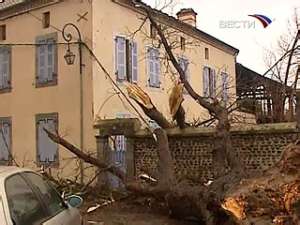 Во Франции и Испании ликвидируют последствия сильнейшего шторма. Жертвами стихии стали 16 человек. Фото: Вести.Ru