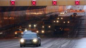 Лужков предлагает ввести к автомобилям требования не ниже Евро-3. Фото: РИА Новости