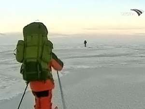 &quot;Намерение бежать по льду сверхдлинную дистанцию заявили около 60 человек из пяти зарубежных стран. Фото: Вести.Ru